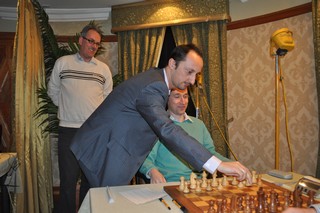 Vesilin Topalov, former world chess champion makes the opening move for Micky Adams on board 1 at the Bunratty Masters