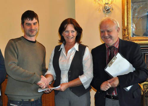 Dun Laoghaire Masters: IM Simon Ansell receives the 1st place prize from Lettie McCarthy, the Cathaoiuleach of Dun Laoghaire, watched by Michael Crowe