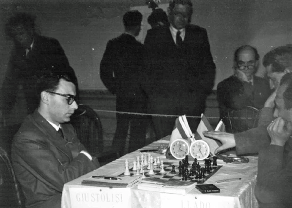 Dublin Zonal: IM Alberto Giustolisi, ITA, left, IM Jaimie Llado, ESP, right and beyond LLado, IM Ake Stenborg, SWE (photo Joe Keenan)