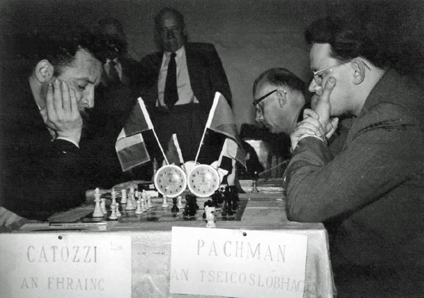Dublin Zonal: Henry Catozzi, FRA, left, GM Ludek Pachman, CZE, right and beyond Pachman, IM T.D. Van Scheltinga, NED (photo Joe Keenan)