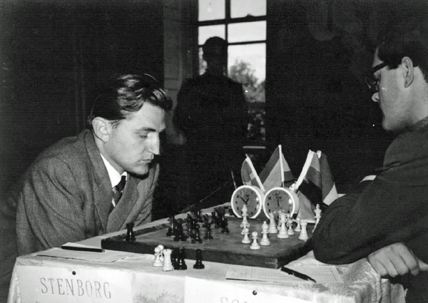 Dublin Zonal: IM Ake Stenborg, SWE, left and IM Lothar Schmid, FRG (photo Joe Keenan)