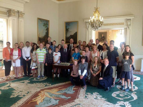 President Higgins meets Irish Glorney teams at Áras an Uachtaráin