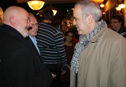 Garry Kasparov speaks with grandees of Irish Chess