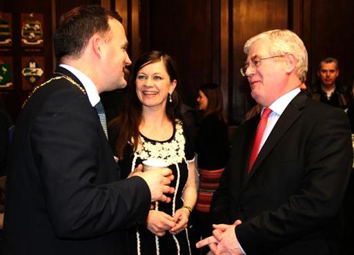 Ionadaí Ardmhéara Naoise Ó Muirí, ICU PRO Úna O Boyle & an Tánaiste Eamon Gilmore in the Mansion House, Comórtas Fichille Cúige Laighean 2014 during Garry Kasparov's visit to Ireland.