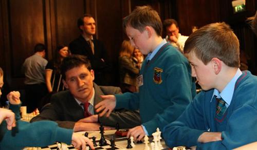 Leader of the Green Party, Eamon Ryan, receives instruction from Gaelscoil Cholmcille children at Comórtas Fichille Cúige Laighean in the Mansion House (during Garry Kasparov's visit to Ireland).