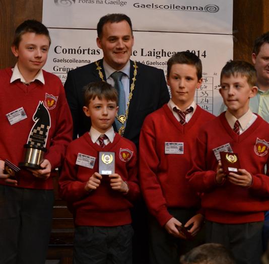 Comórtas Fichille Cúige Laighean 2014 winners, Gaelscoil Inis Chórtaidh, with Ionadaí Ardmhéára Naoise Ó Muirí in the Mansion House, Dublin during Garry Kasparov's visit to Ireland.