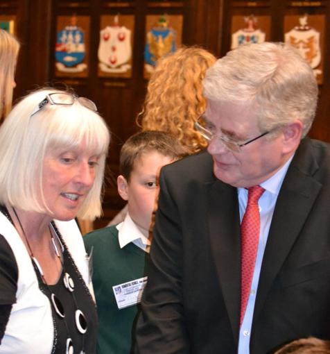 Bernadette Stokes speaks with An Tánaiste Eamon Gilmore during Garry Kasparov's visit to Ireland